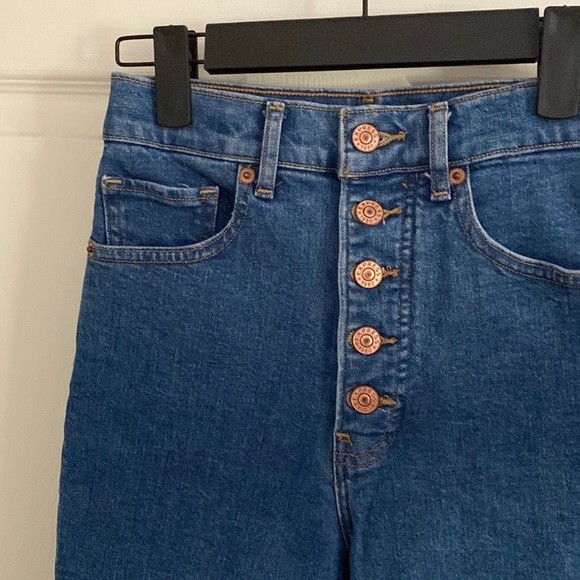Express Super High Rise Mom Jean - Picture 1 of 9